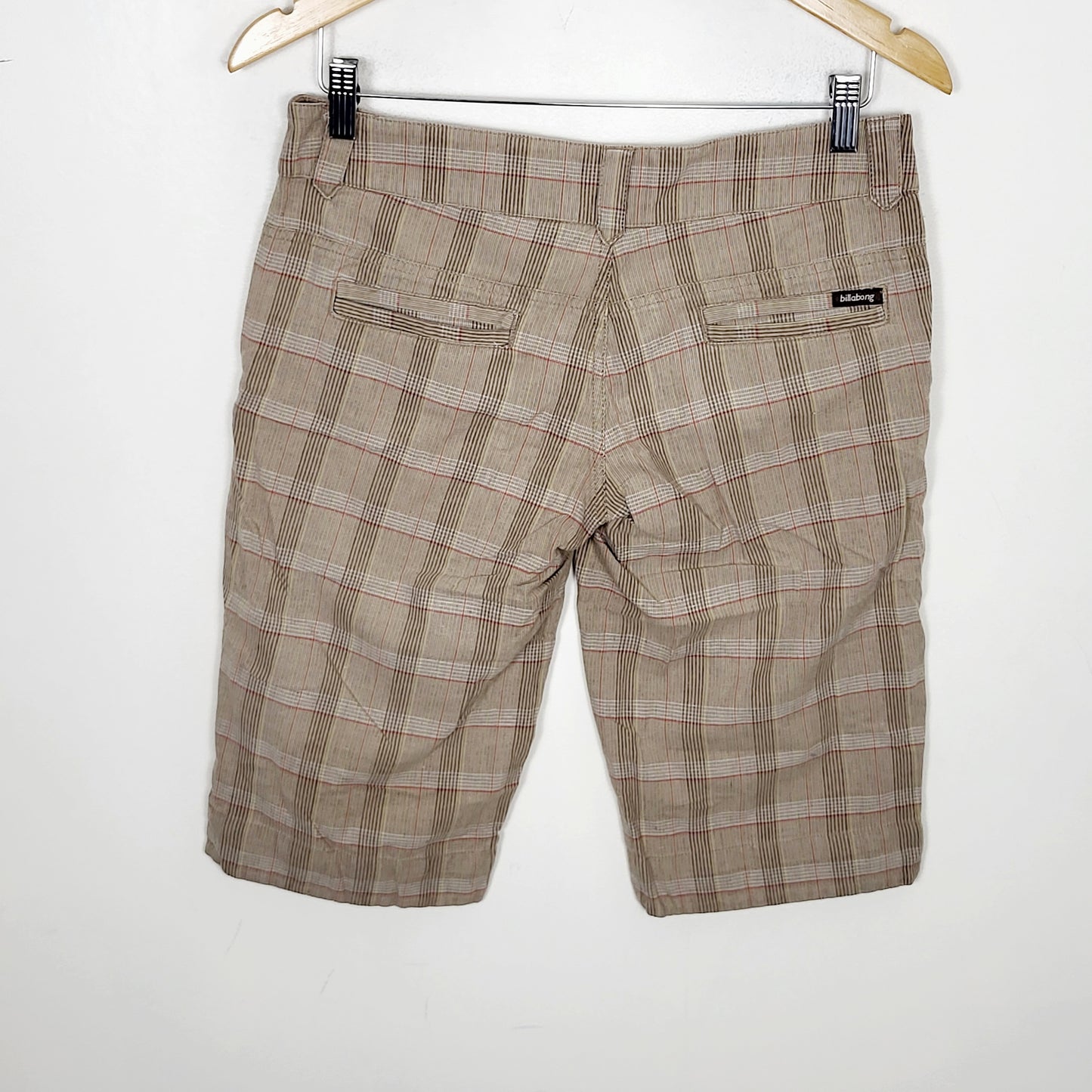 JECH1 - Billabong plaid shorts. Size 9 (Medium)
