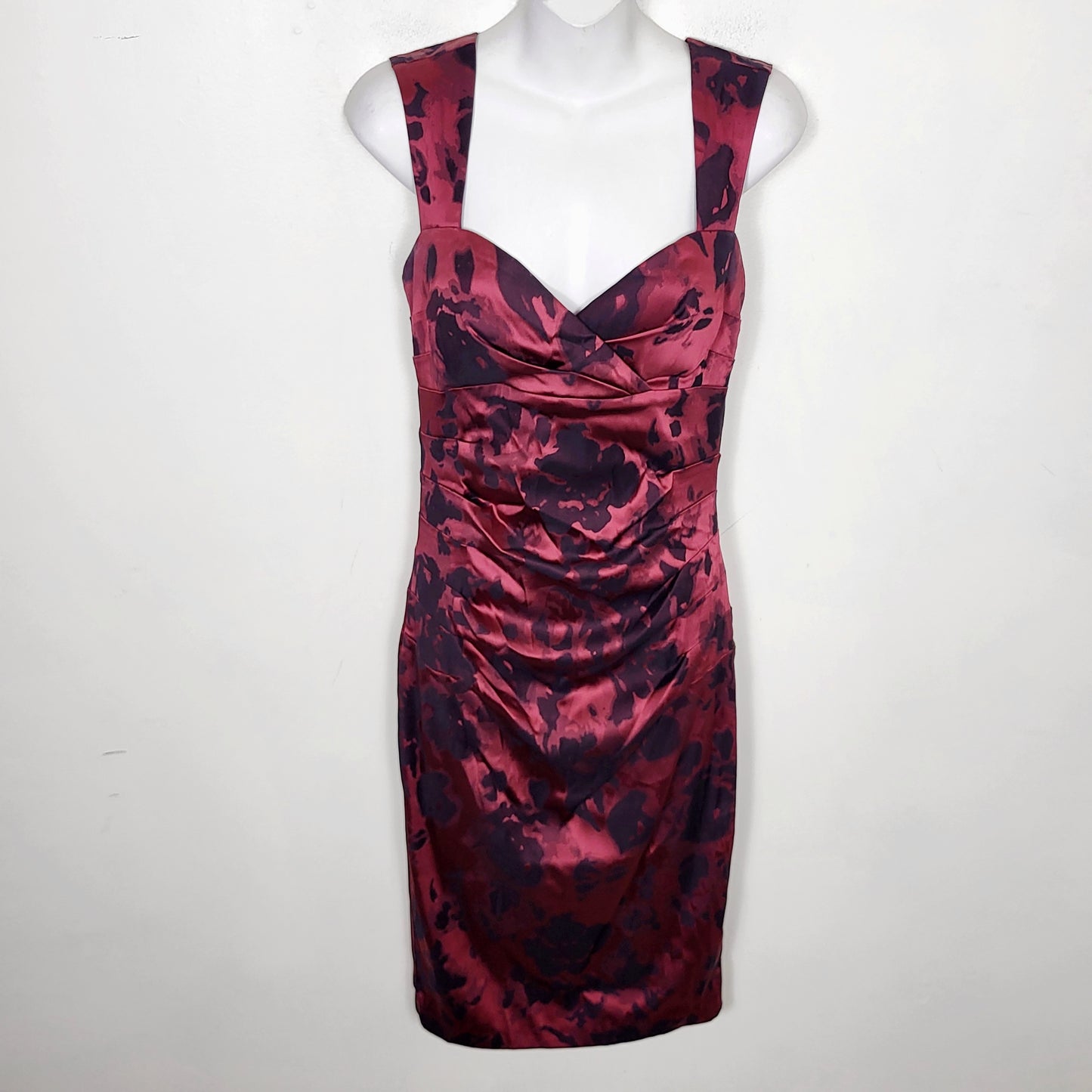JECH1 - Le Chateau black and red patterned satin cocktail dress. Size small