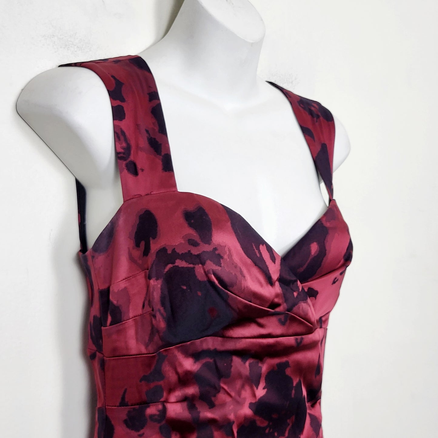 JECH1 - Le Chateau black and red patterned satin cocktail dress. Size small