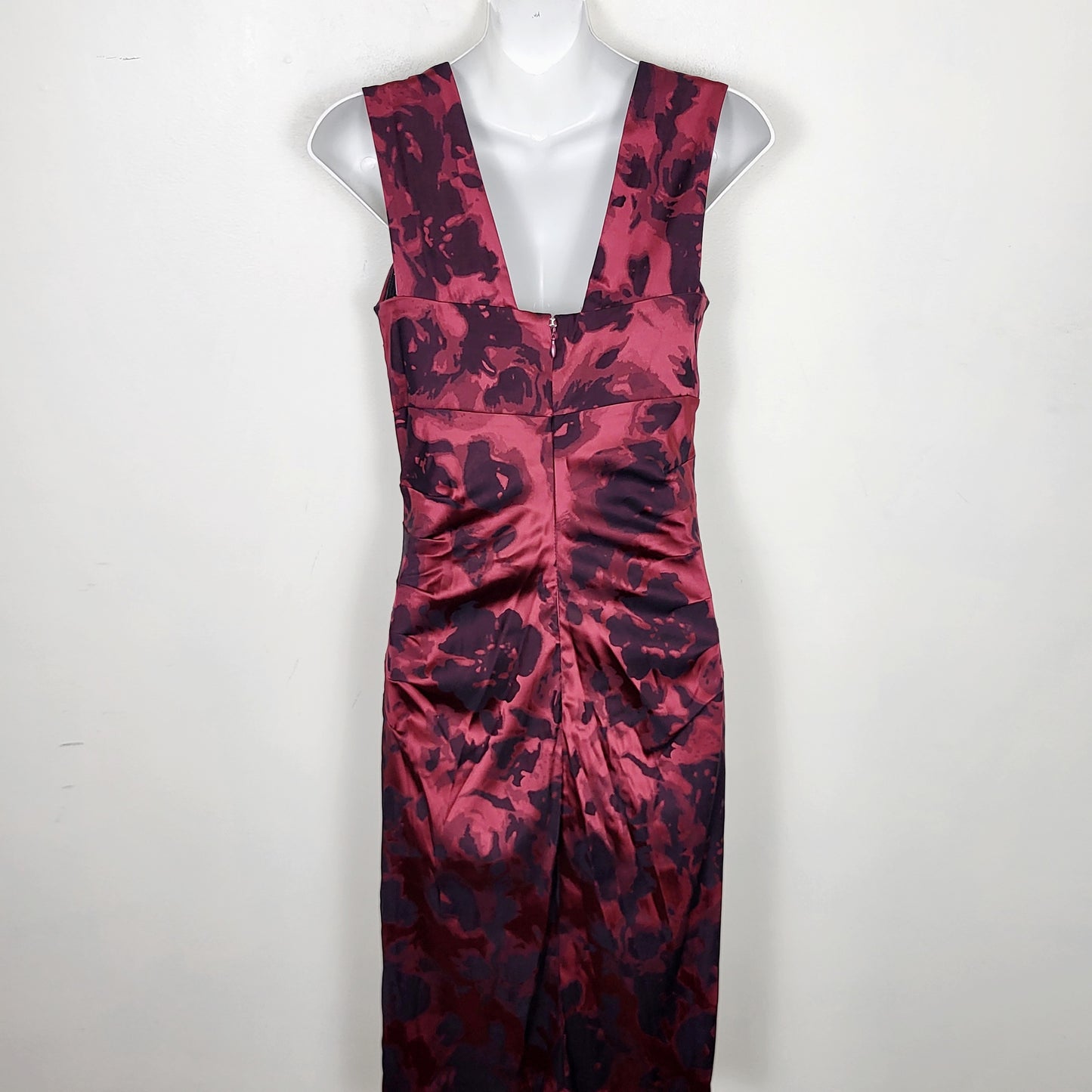 JECH1 - Le Chateau black and red patterned satin cocktail dress. Size small