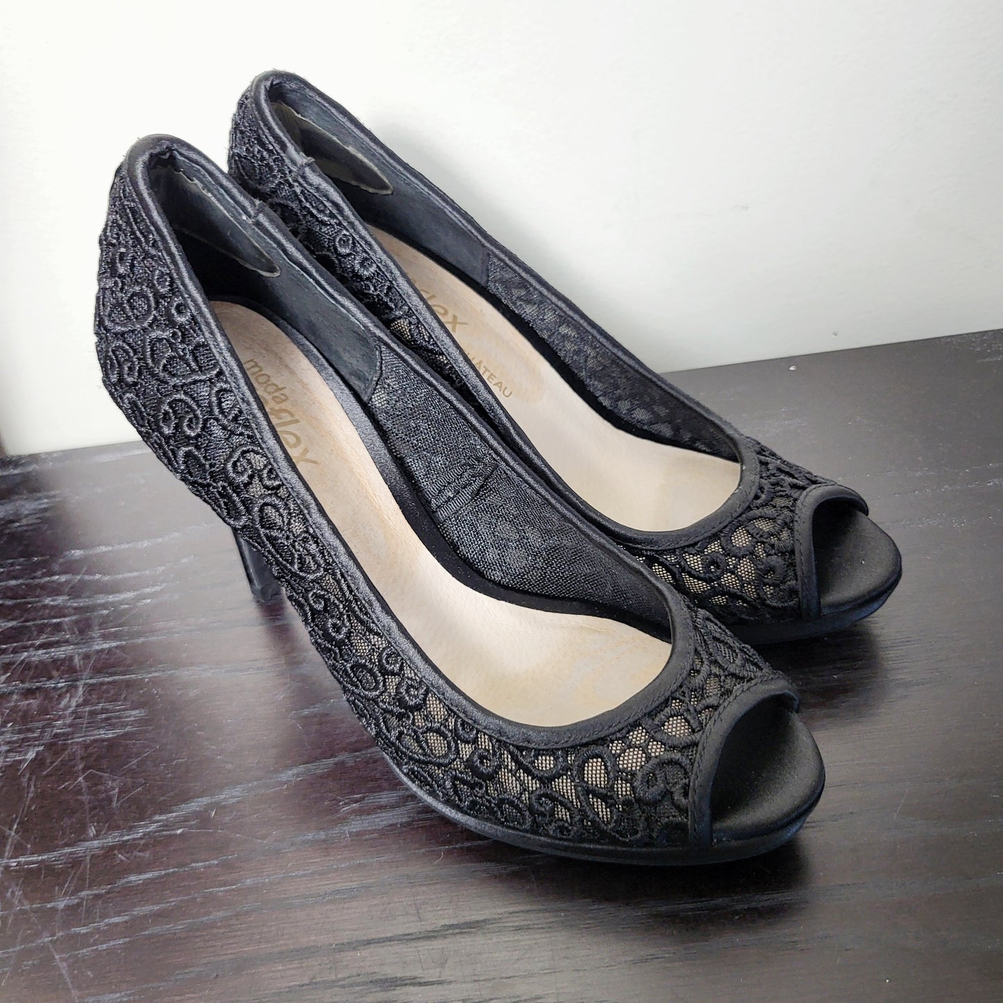 JECH1 - NEW - Le Chateau black mesh lacey style high heels. Size 7