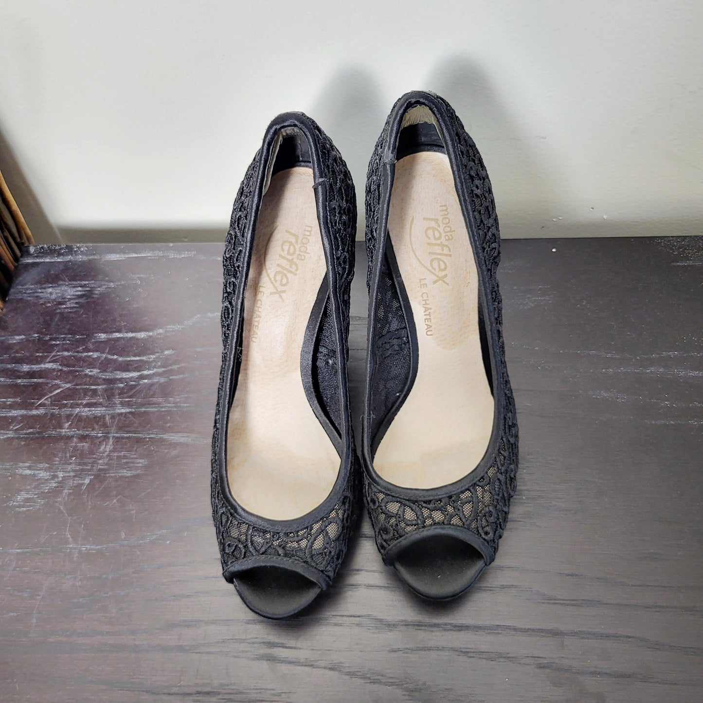 JECH1 - NEW - Le Chateau black mesh lacey style high heels. Size 7
