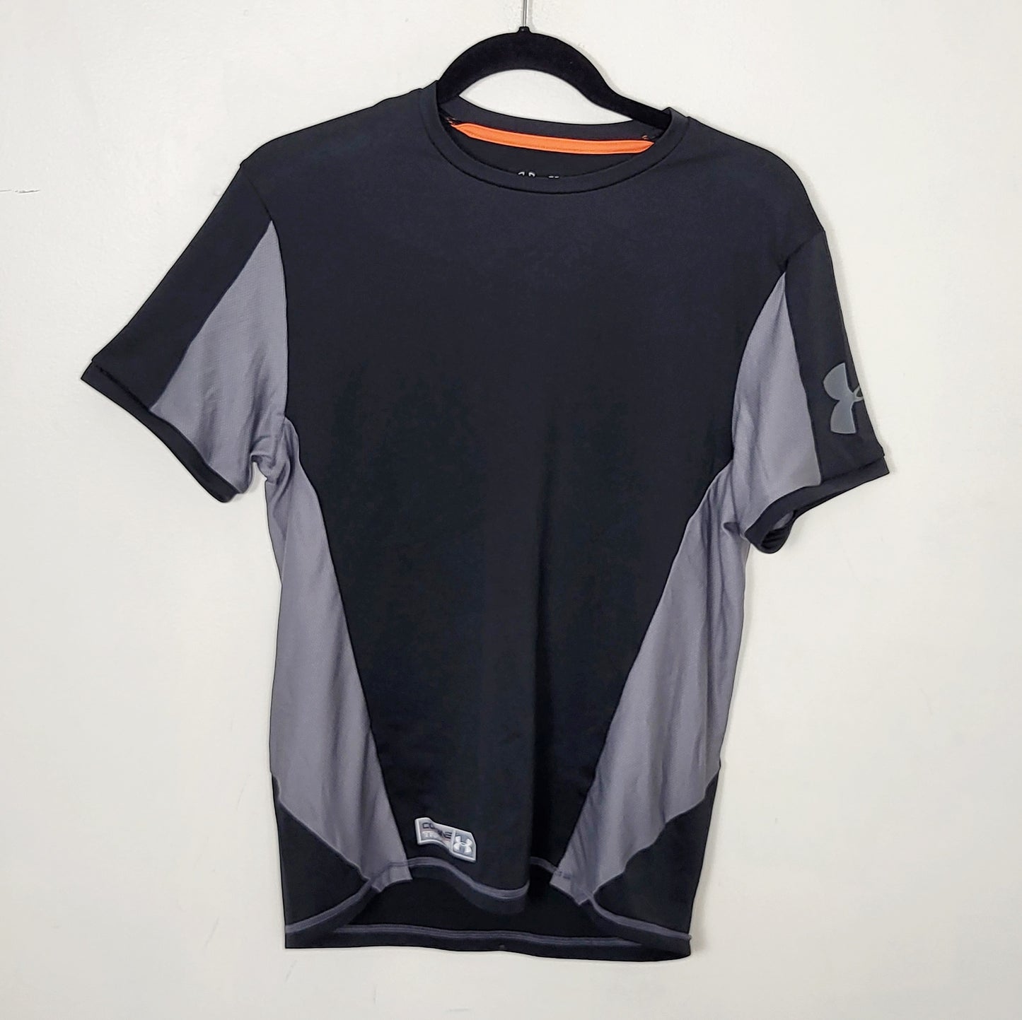 CFTZ - Under Armour grey and black heatgear t-shirt. Size medium