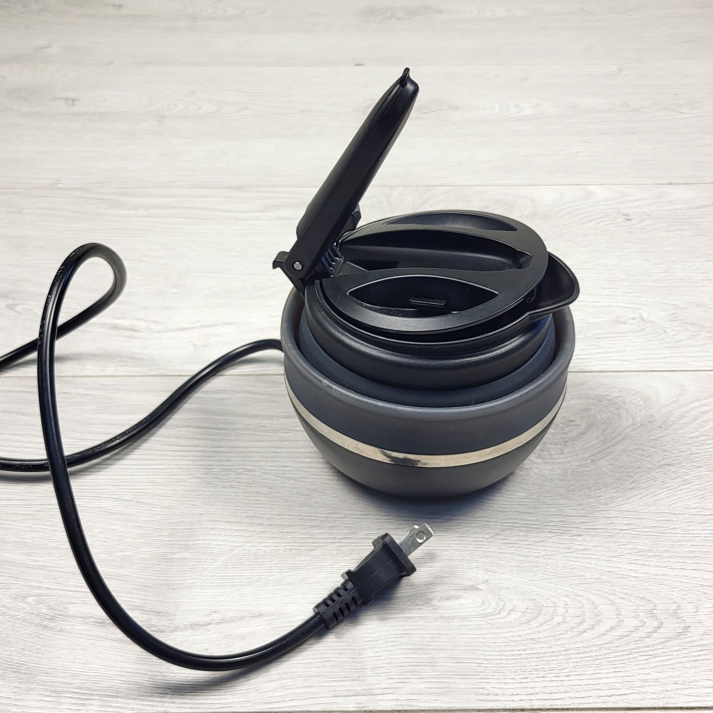 Brentwood collapsible plug in travel kettle