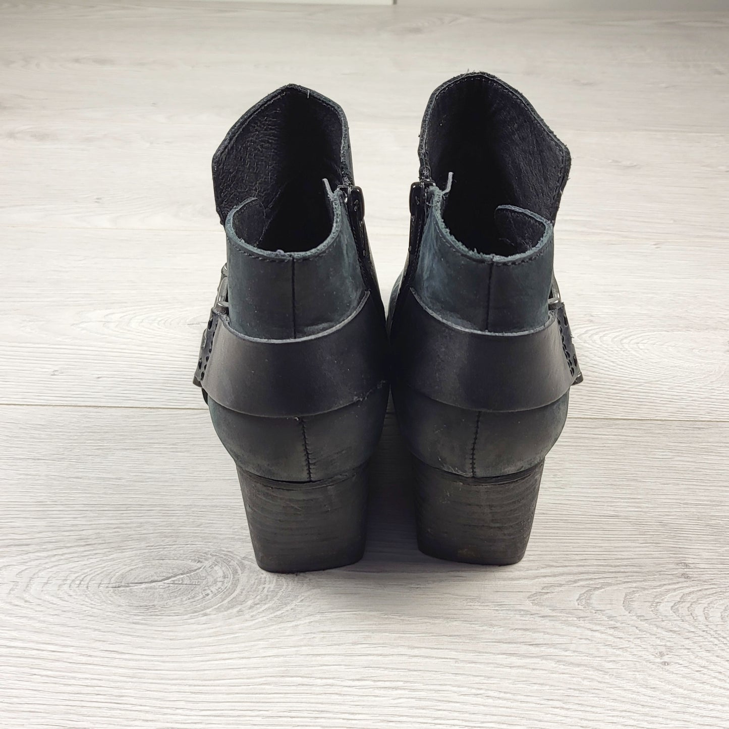 CFTZ2 - Aldo black leather ankle boots with block heels. Size 6.5