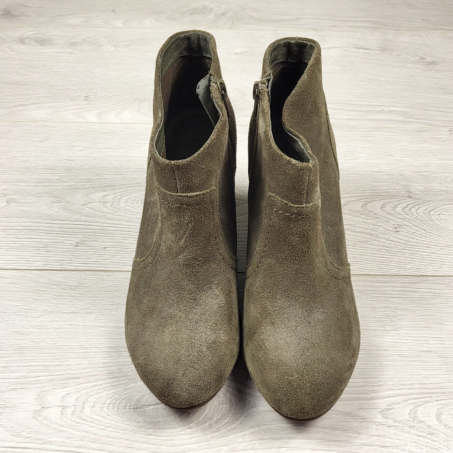 CFTZ2 - Aldo olive green suede ankle boots. Size 7