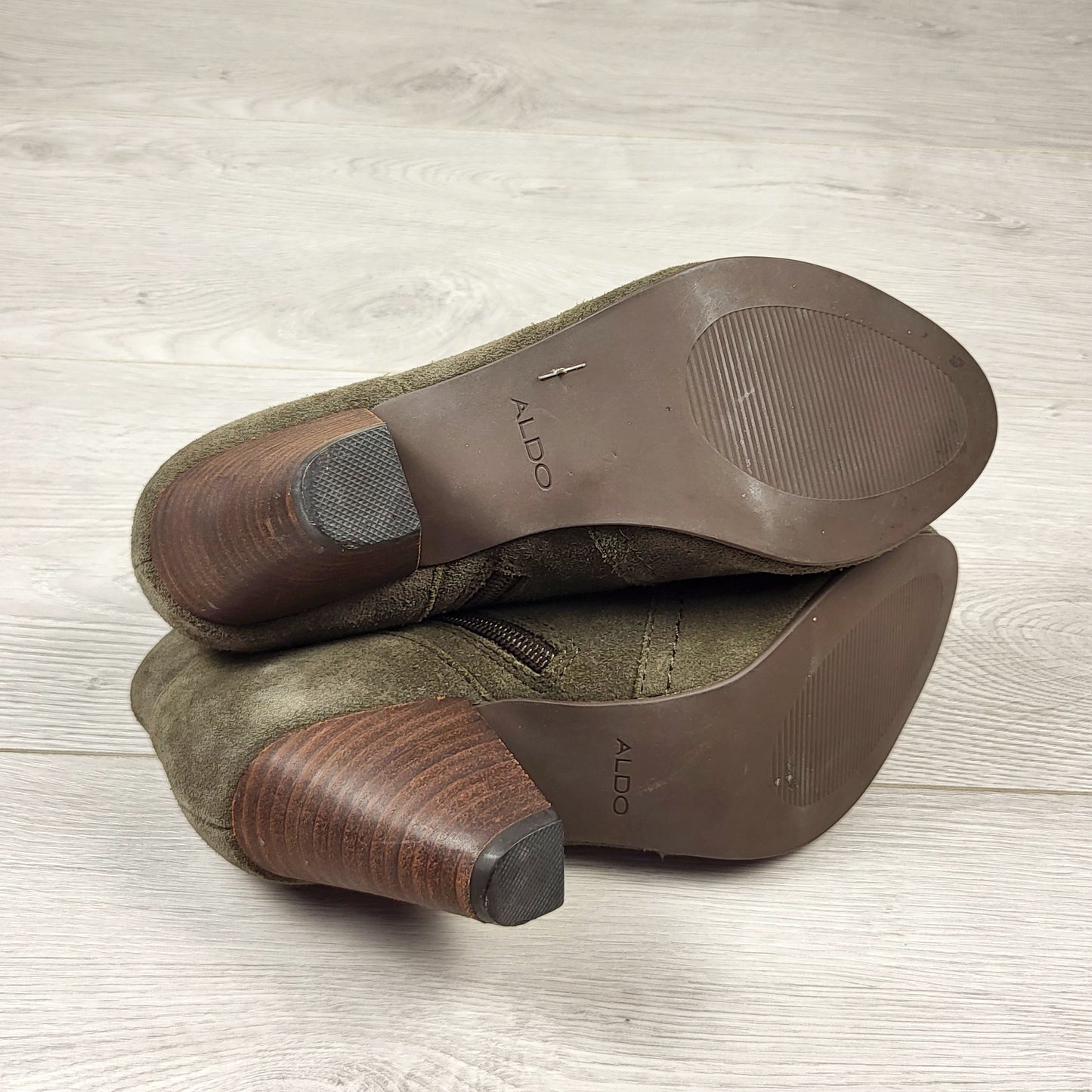 CFTZ2 - Aldo olive green suede ankle boots. Size 7