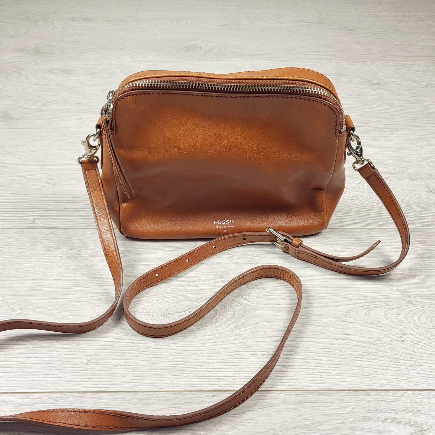 CFTZ2 - Fossil brown leather Syndey mini crossbody bag.