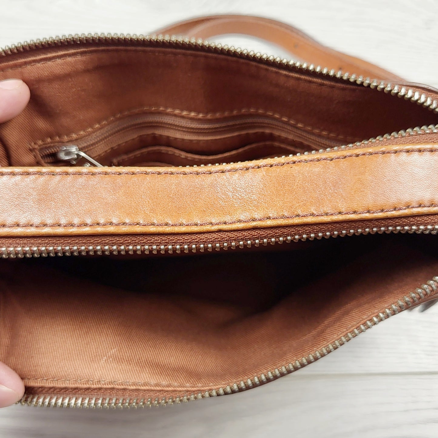 CFTZ2 - Fossil brown leather Syndey mini crossbody bag.