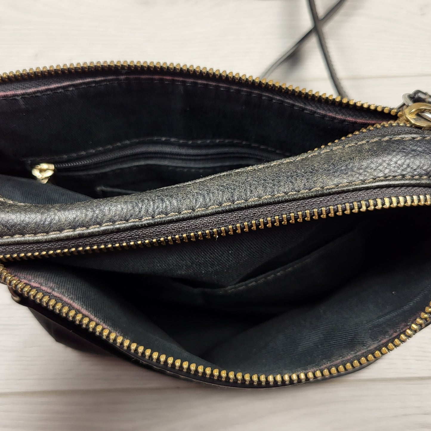 CFTZ2 - Fossil leather leather Syndey mini crossbody bag.