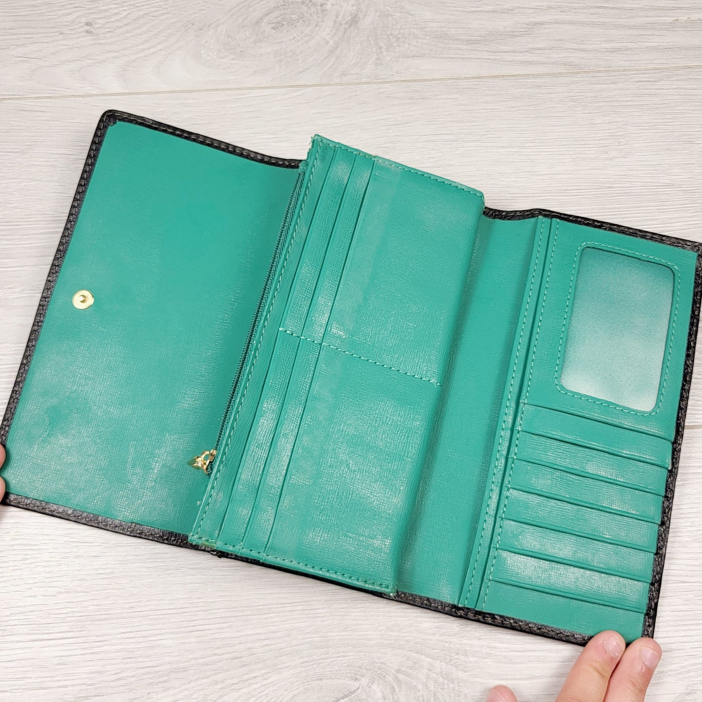 CFTZ2 - Fossil black tri-fold large wallet (green inside)