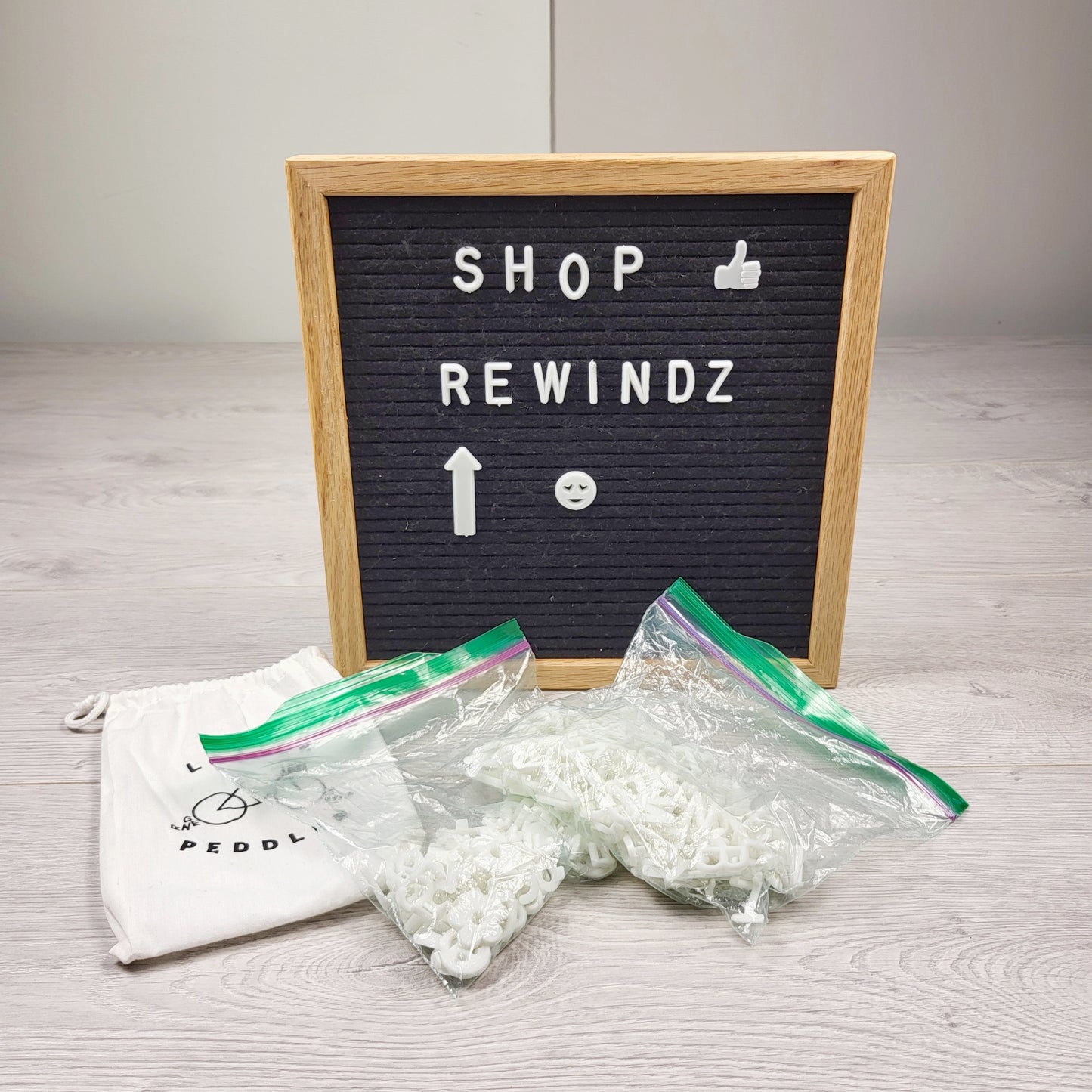 CFTZ2 - Letter Peddler felt peg letter board
