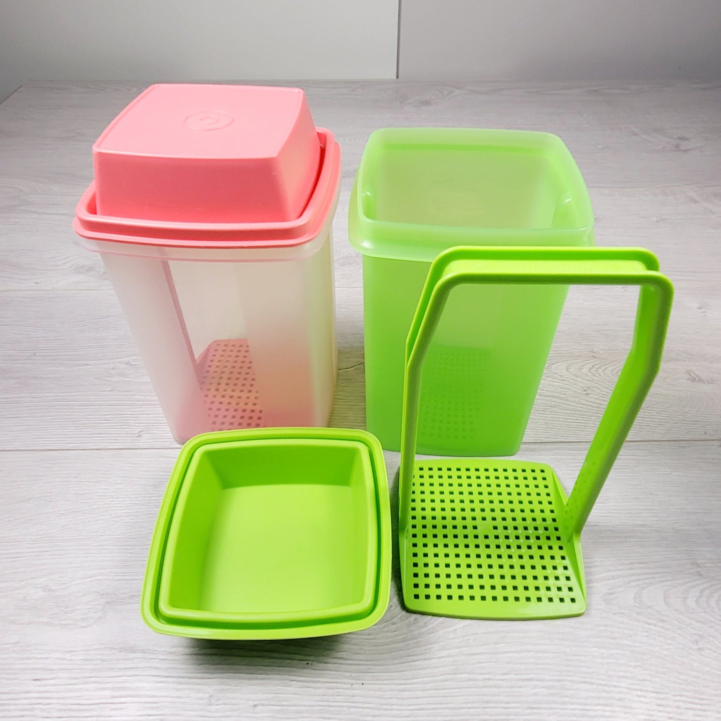 CFTZ2 - Tupperware large "Pick a Deli" food storage containers