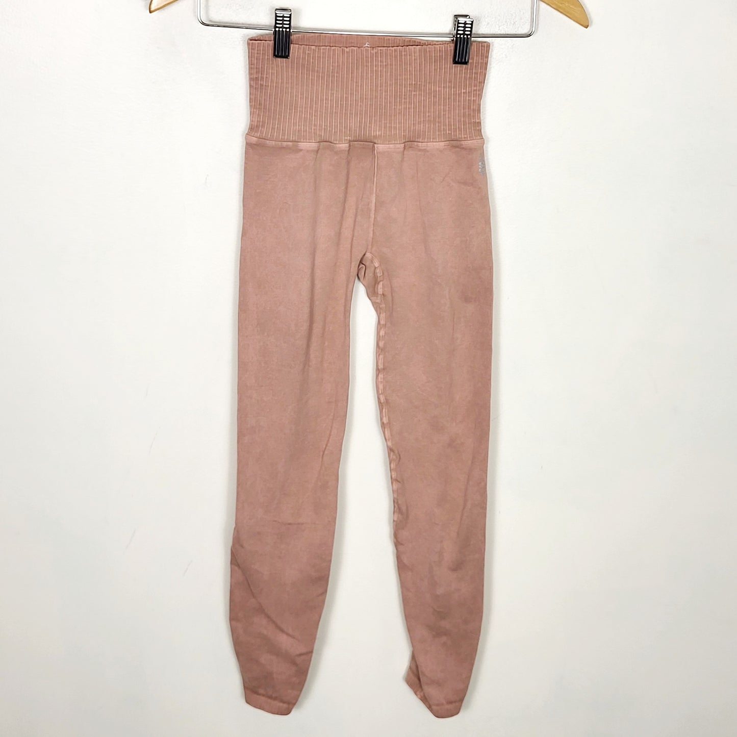 ESZ2 - Free People pinky-brown tie "Good Karma" ankle leggings. Size XS/S