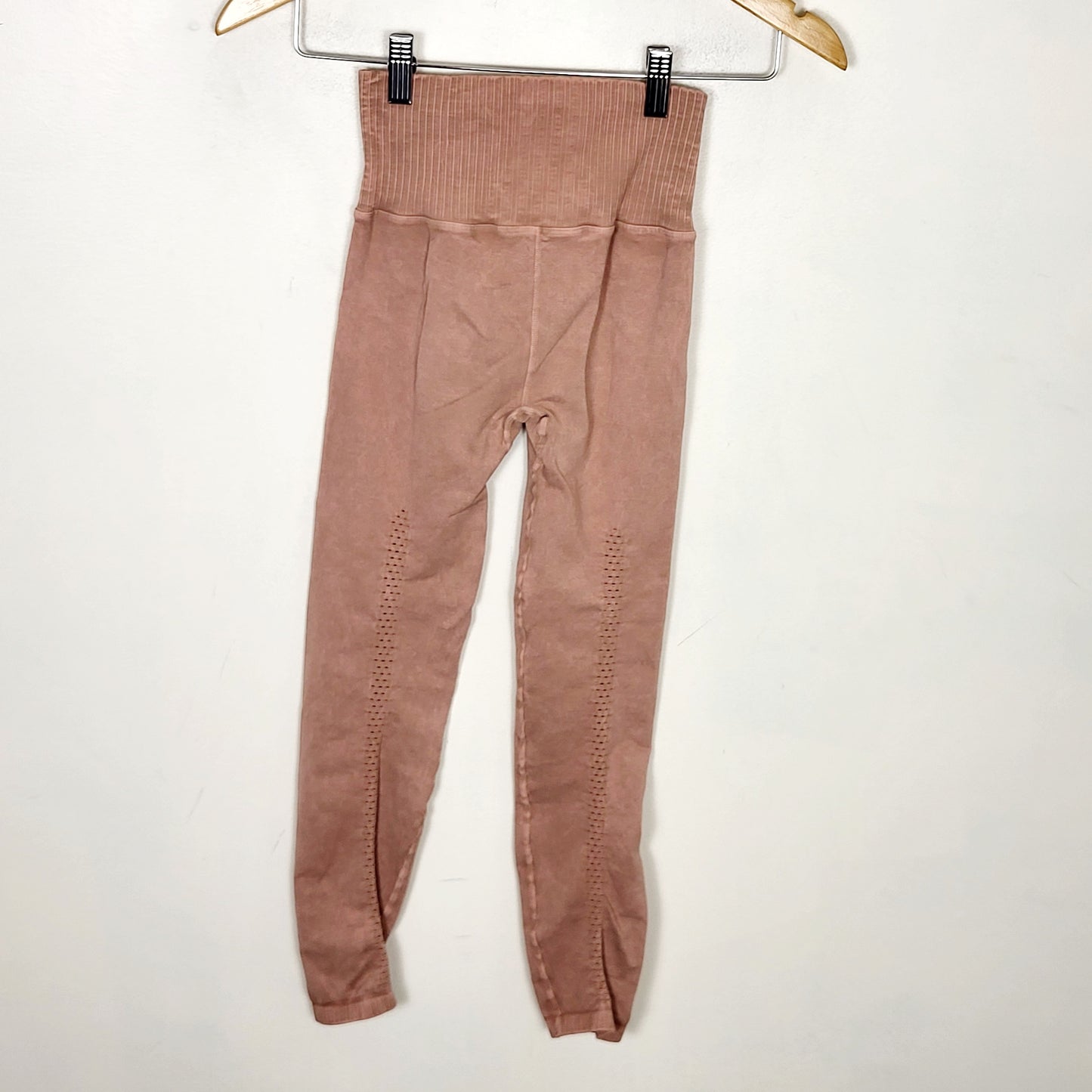 ESZ2 - Free People pinky-brown tie "Good Karma" ankle leggings. Size XS/S