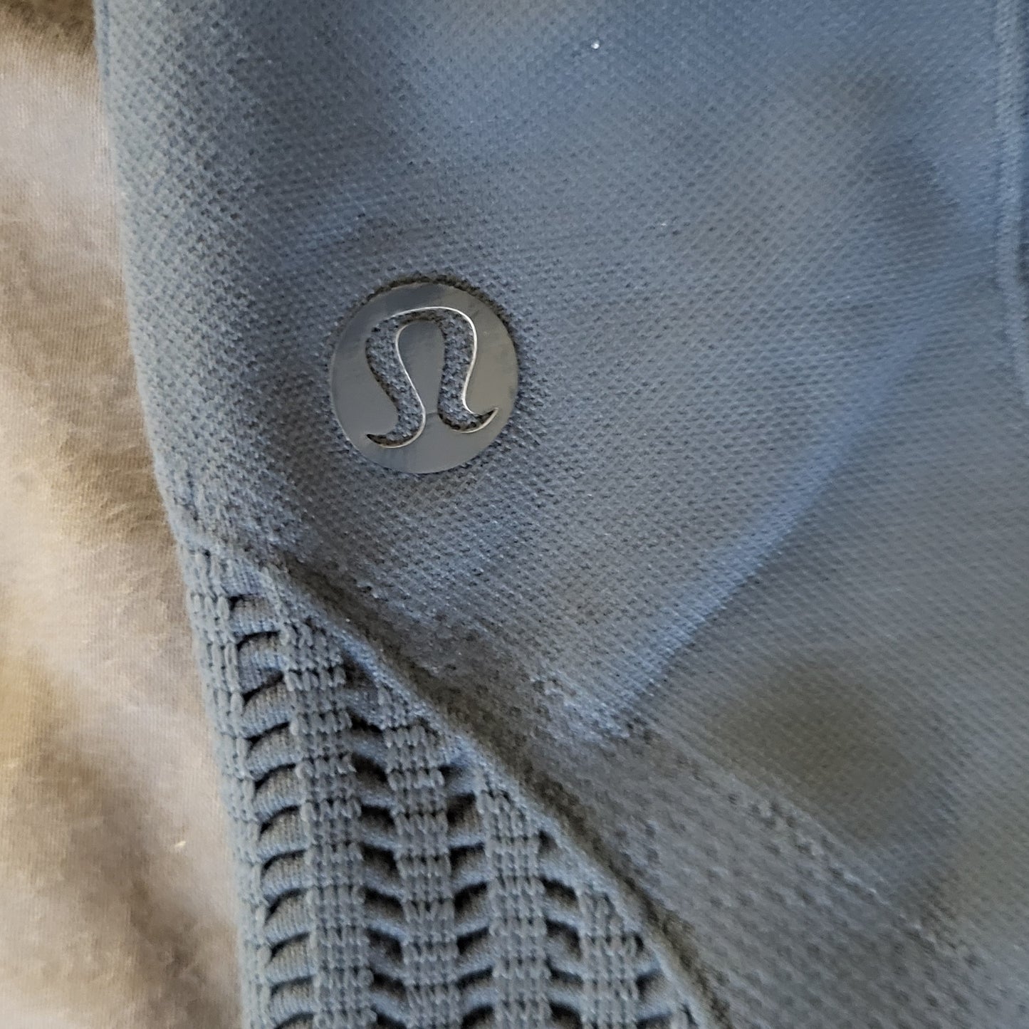 ESZ2 - Lululemon blue Flow & Go crop leggings in Astro Blue colour. Size 4