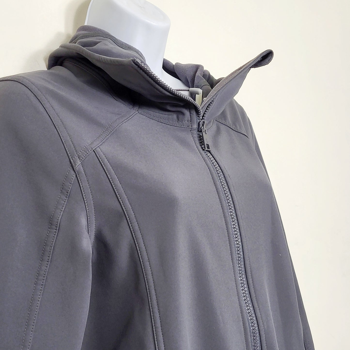 CKLB1 - Lululemon Grey Glyde Along Softshell rain jacket. Size 6