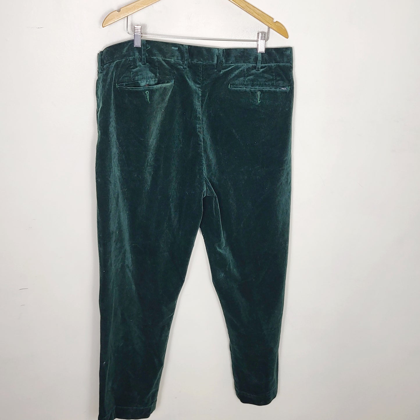 CKLB1 - Polo Ralph Lauren classic fit straigh leg corduroy trousers in "college green". Men's size 38
