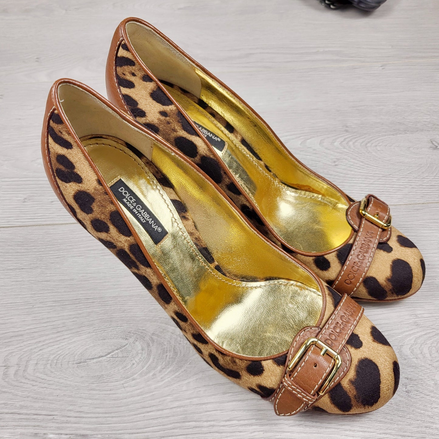 CKLB1 - Authentic Dolce & Gabbana leopard print pumps. Size 37.5 (ladies size 7)