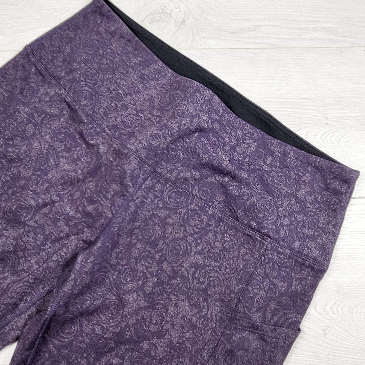 AGLL1 - Kirkland purple pattered cropped yoga pants. Size large