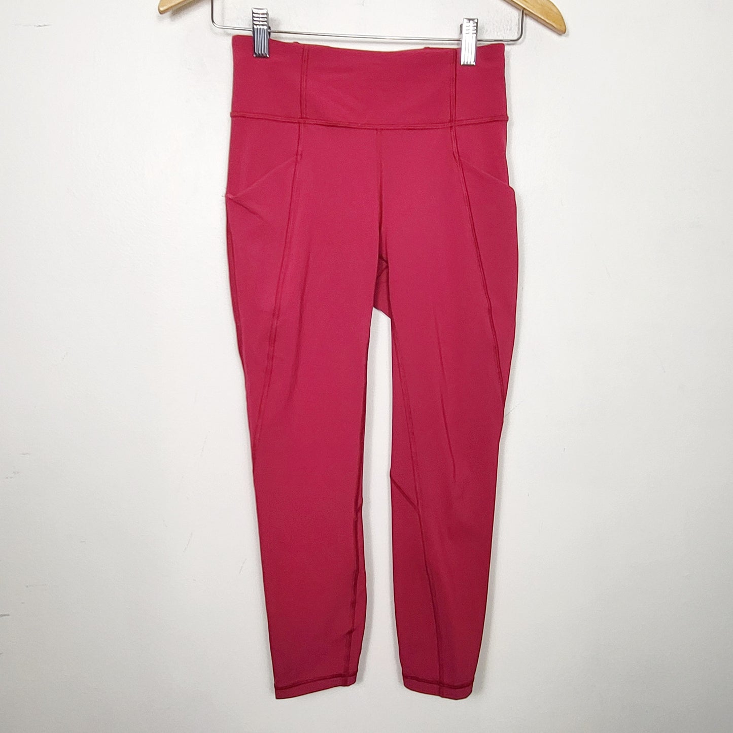 MVLK1 - Lululemon Ruby Red Time To Sweat Crop Leggings. Size 4. π