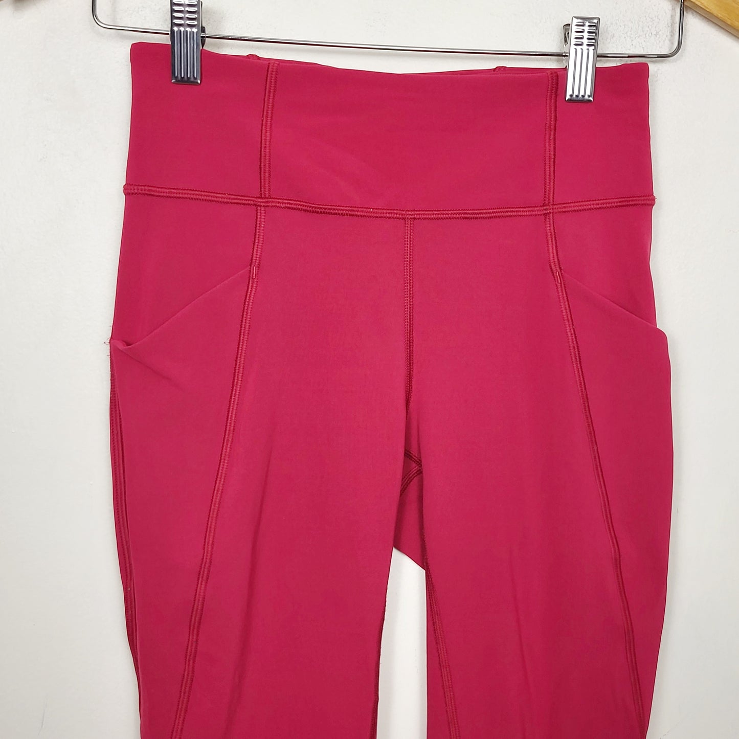 MVLK1 - Lululemon Ruby Red Time To Sweat Crop Leggings. Size 4. π