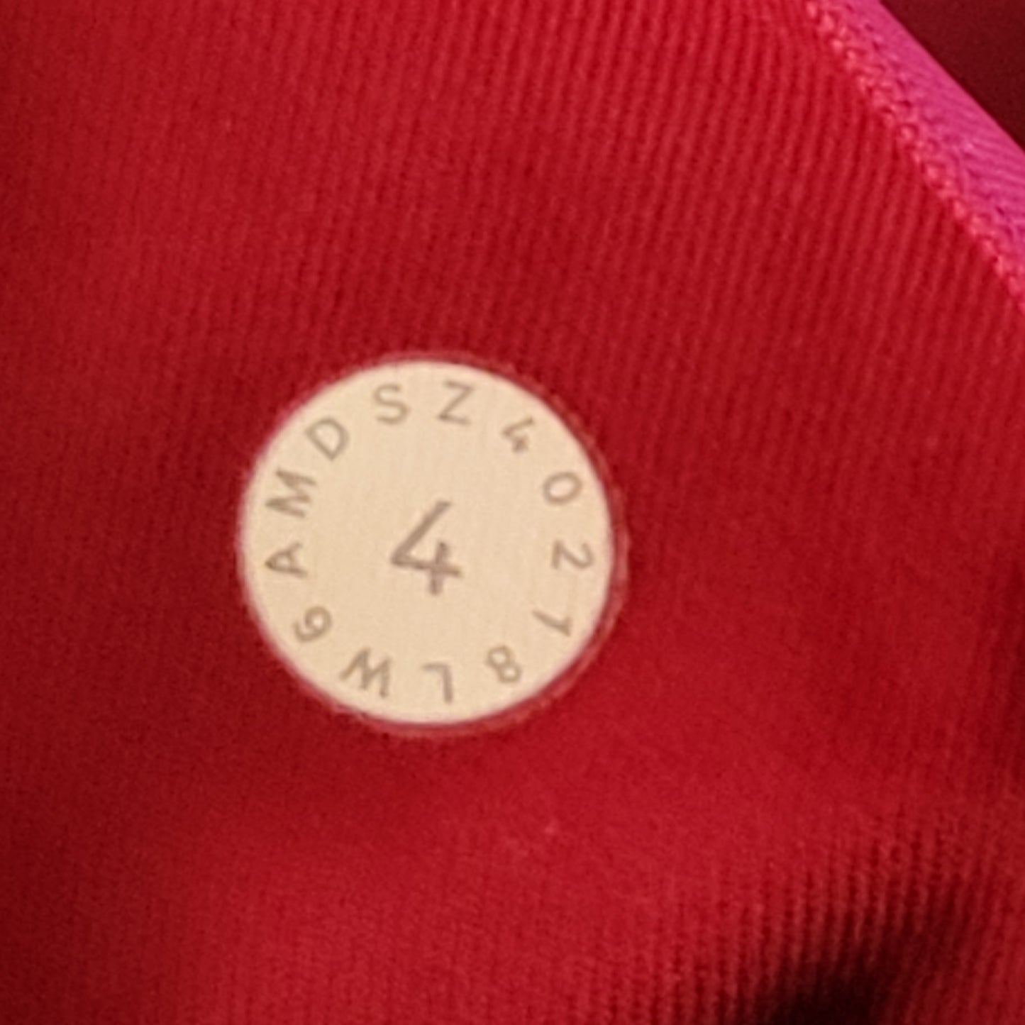 MVLK1 - Lululemon Ruby Red Time To Sweat Crop Leggings. Size 4. π