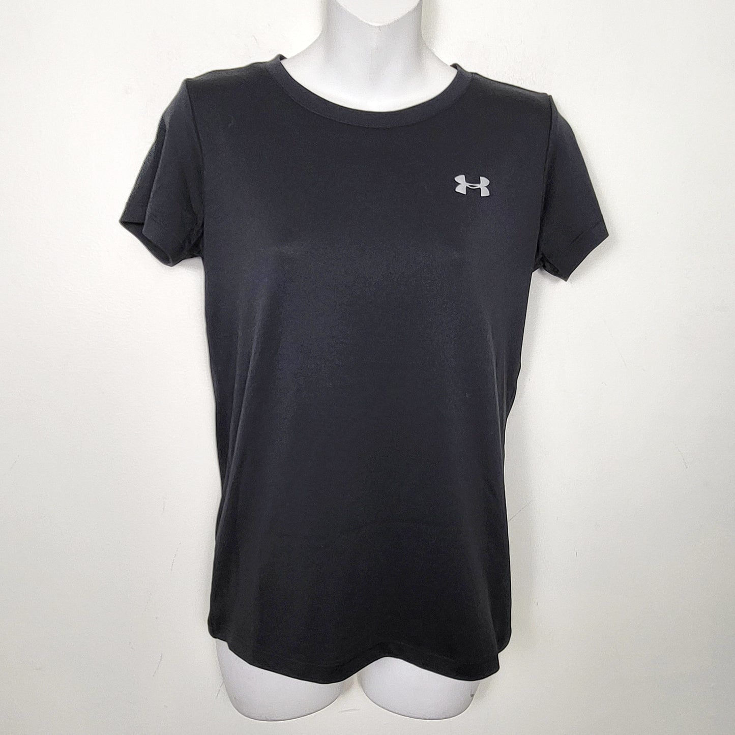 DZAV1 - Under Armour black loose fit heat gear t-shirt. Size XS