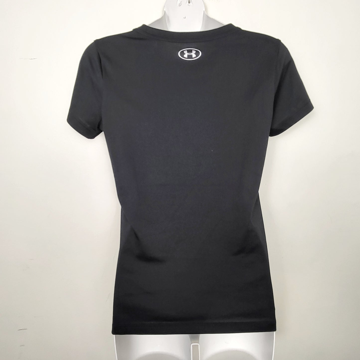 DZAV1 - Under Armour black loose fit heat gear t-shirt. Size XS
