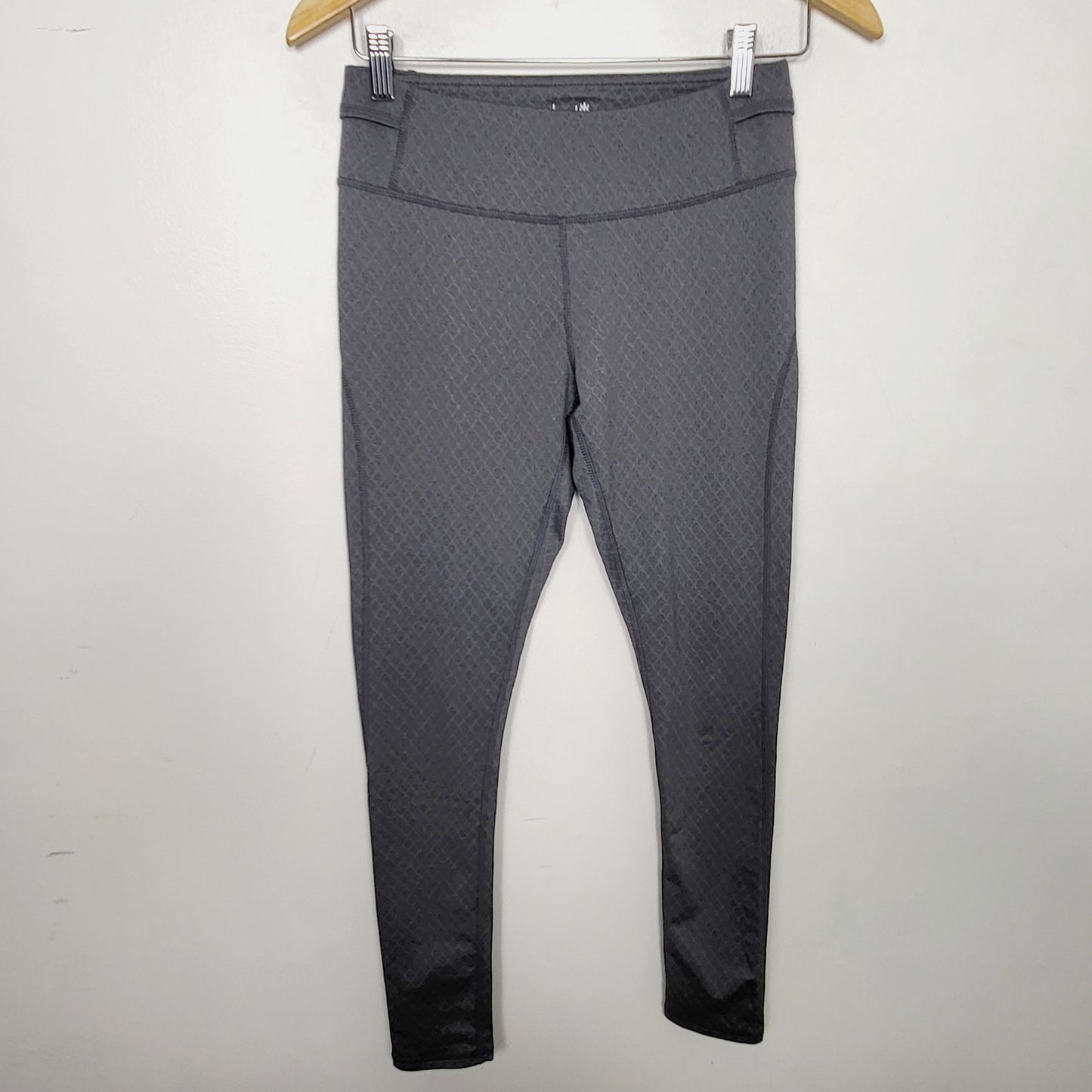 AMLE1 - Kyodan grey textured active leggings. Size medium