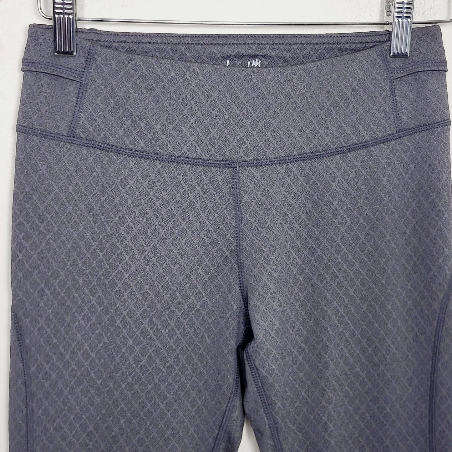 AMLE1 - Kyodan grey textured active leggings. Size medium