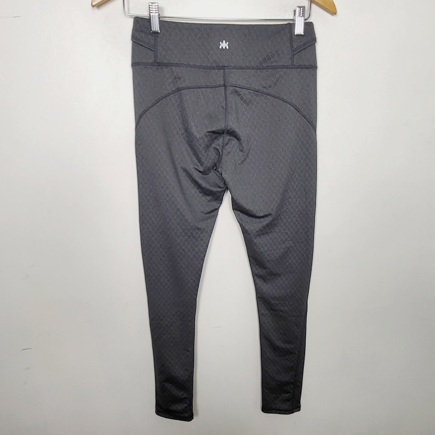 AMLE1 - Kyodan grey textured active leggings. Size medium