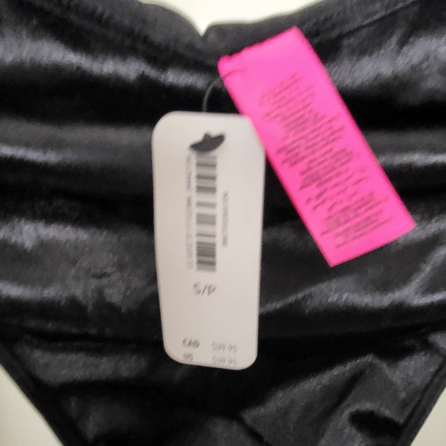 AMLE1 - NEW - La Senza black lace bodysuit. Size small