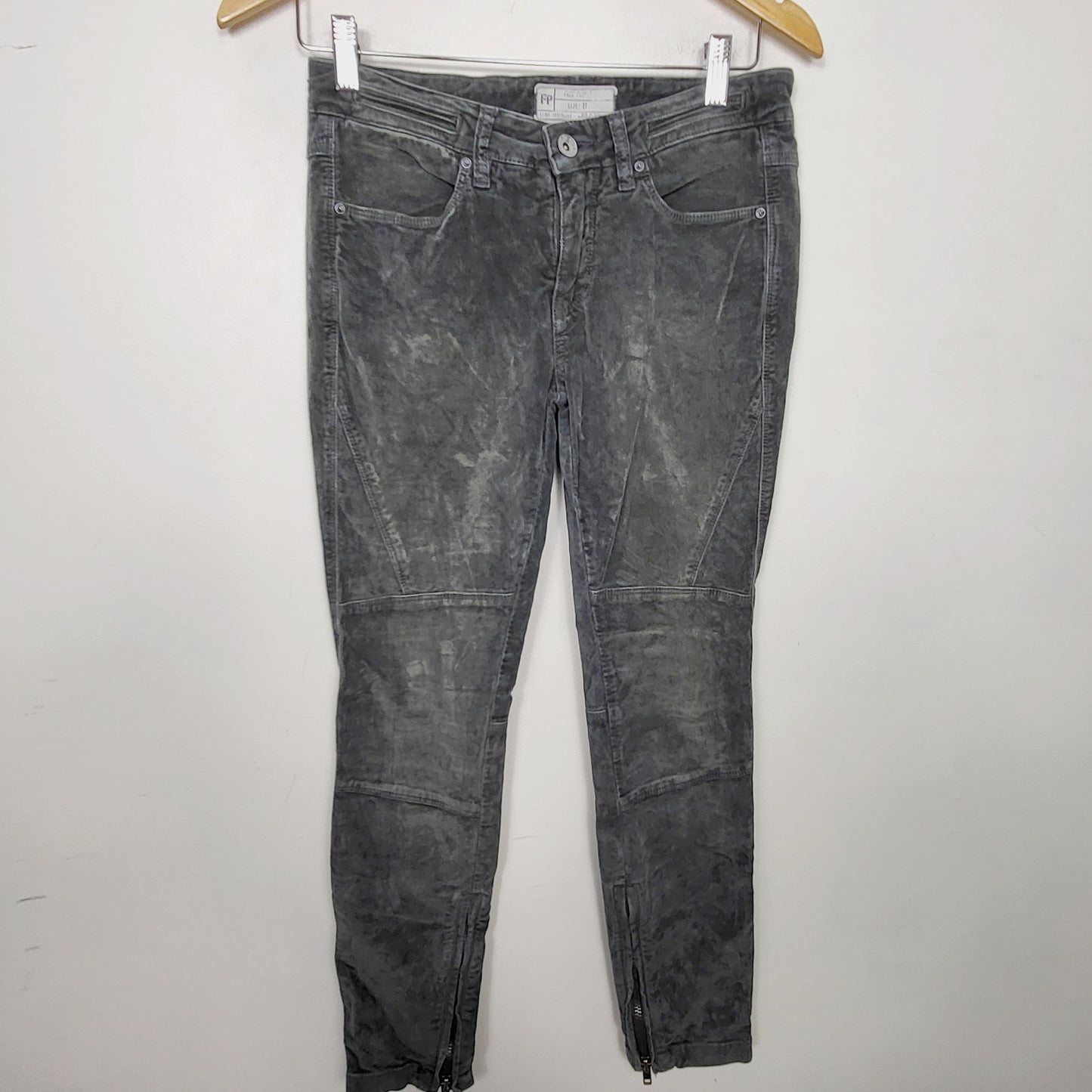 AMLE1 - Free People grey-green crushed velvet pants. Size 27