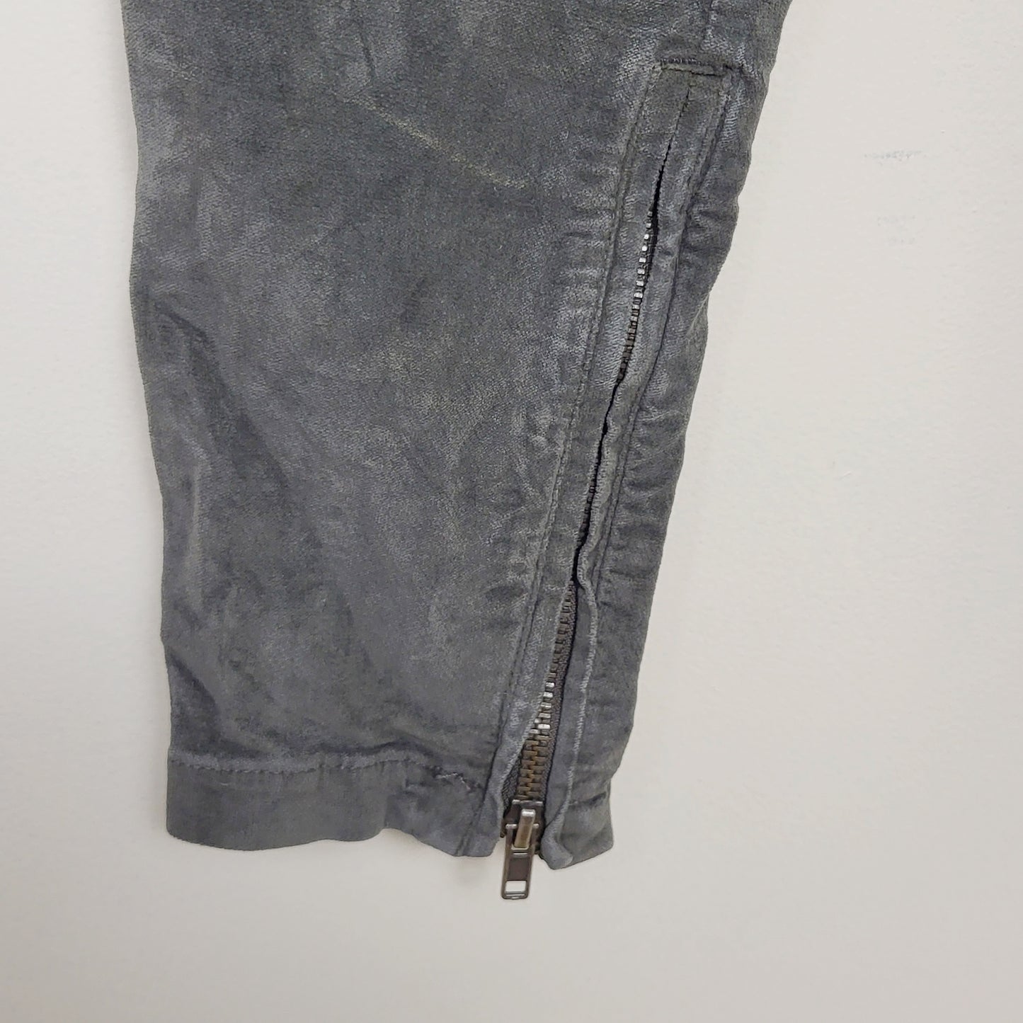 AMLE1 - Free People grey-green crushed velvet pants. Size 27