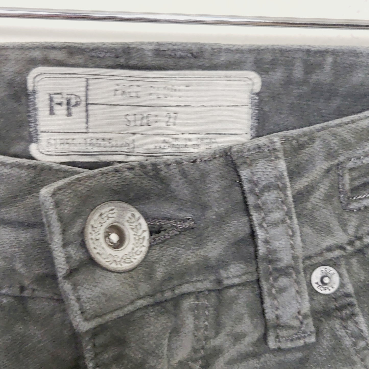 AMLE1 - Free People grey-green crushed velvet pants. Size 27