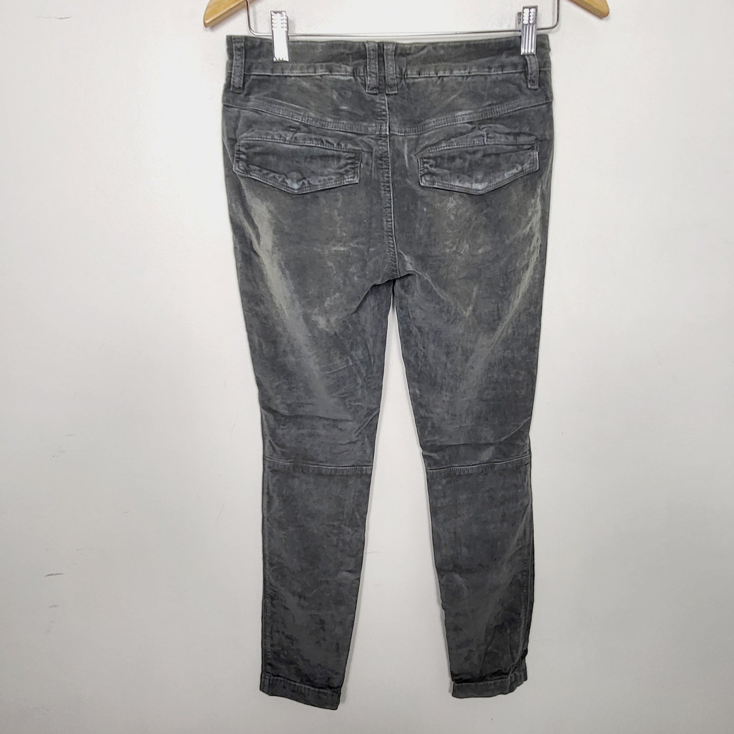 AMLE1 - Free People grey-green crushed velvet pants. Size 27
