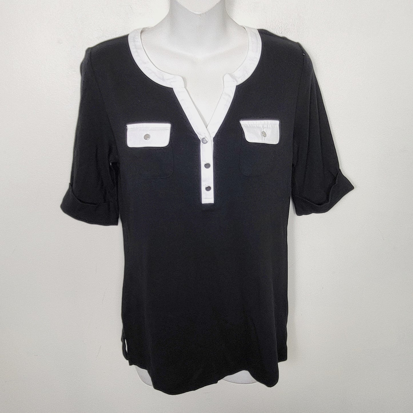 AMLE - NEW - Karen Scott black and white short sleeve knit top. Size small