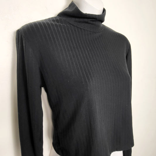 DZAV2 - Ardene black ribbed cropped turtleneck top. Size large