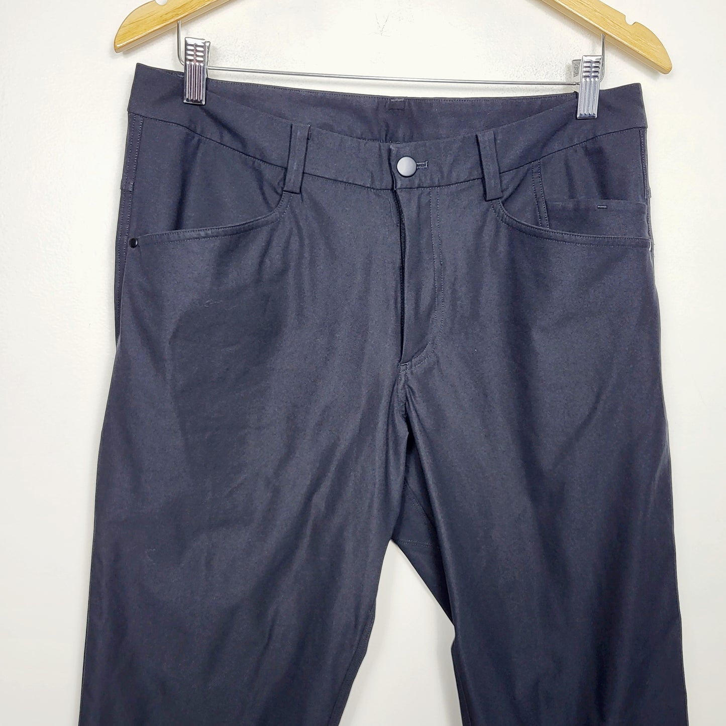 COWN1 - Lululemon charcoal coloured classic ABC pants. Size 34