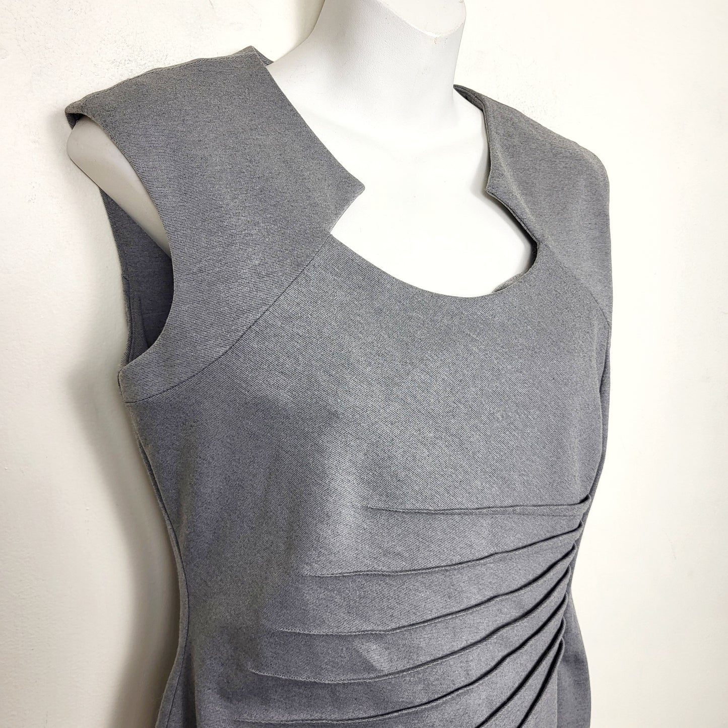 JKZ2 - Calvin Klein grey pleated sheath dress. Size 6