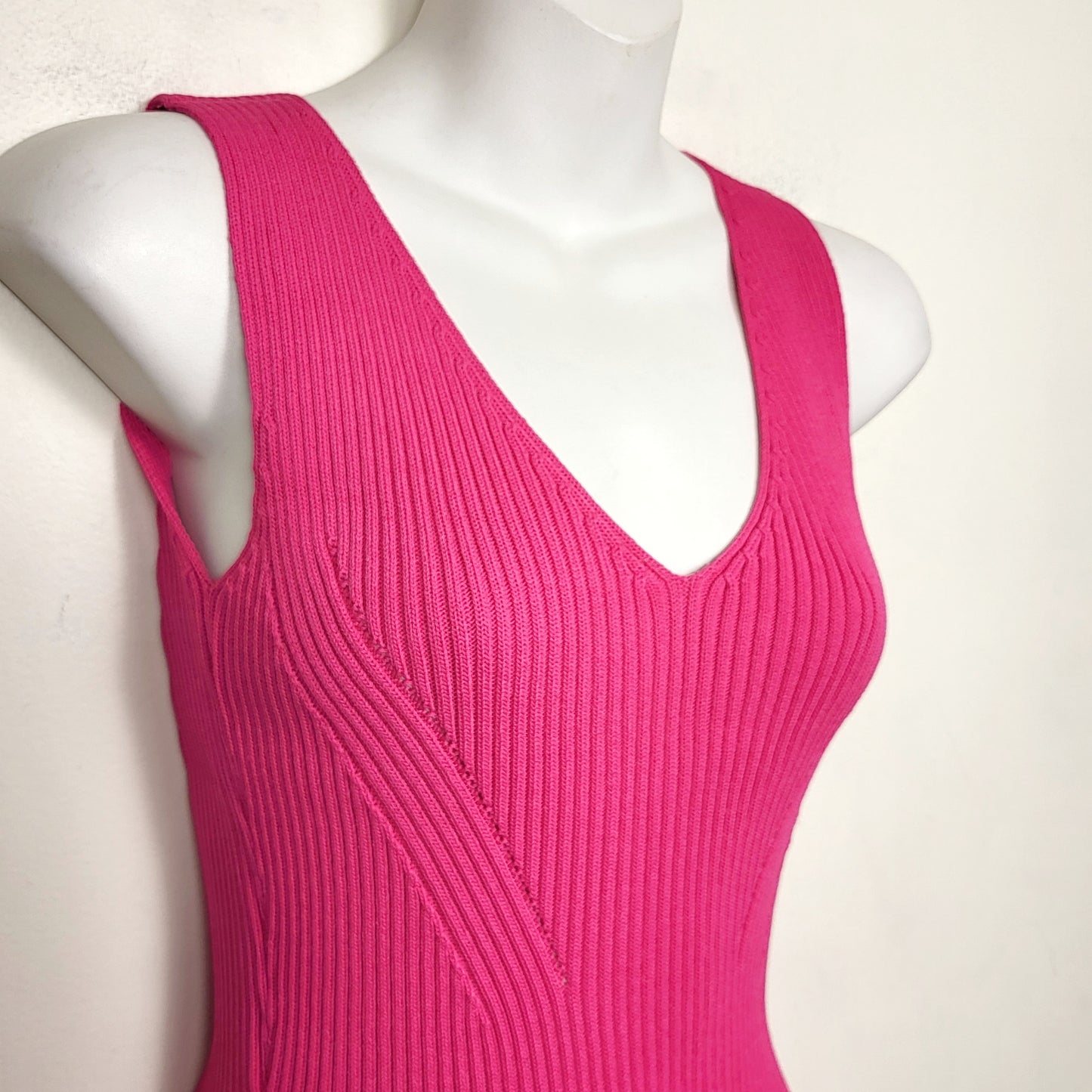 JKZ2 - Michael by Michael Kors pink rib knit v-neck bodycon dress. Size small