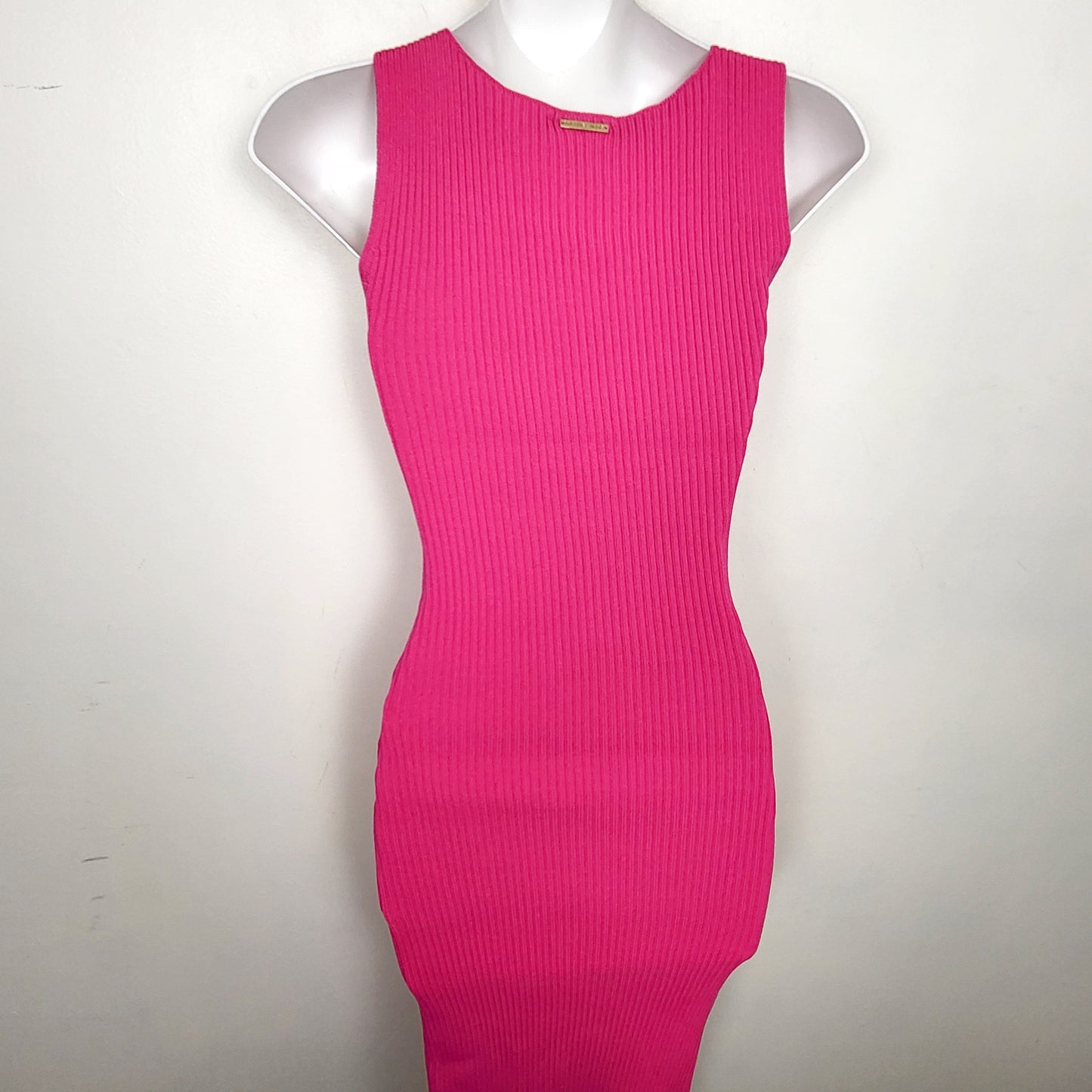 JKZ2 - Michael by Michael Kors pink rib knit v-neck bodycon dress. Size small