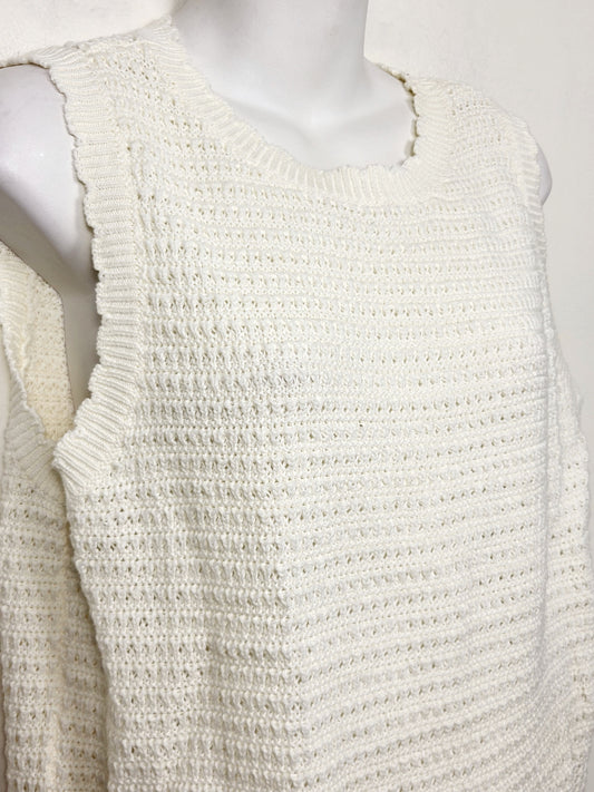 LIRE1 - Joe Fresh cream coloured sweater vest. Size medium