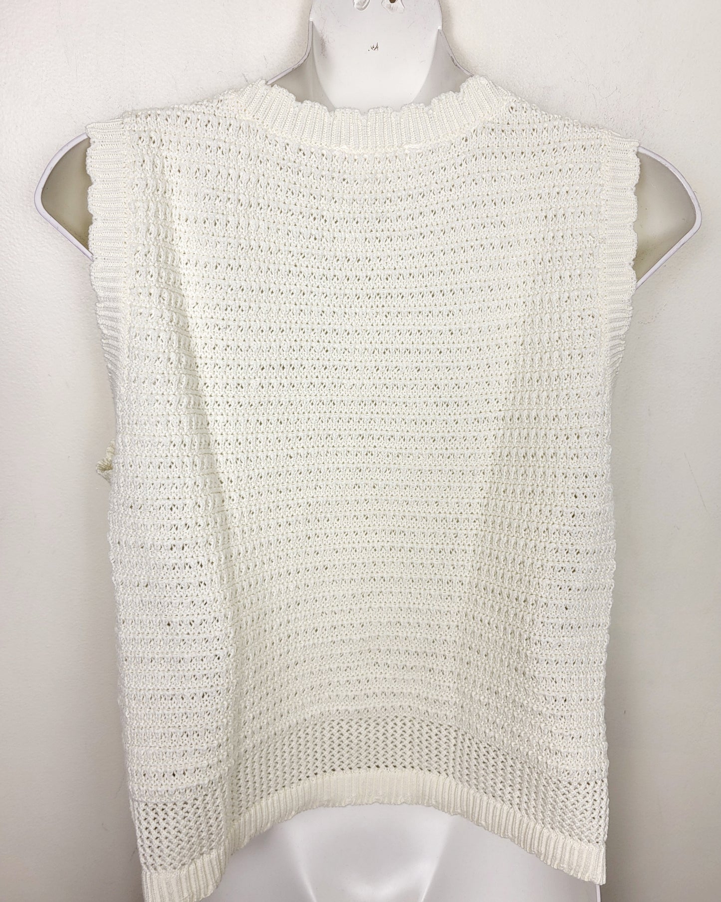 LIRE1 - Joe Fresh cream coloured sweater vest. Size medium