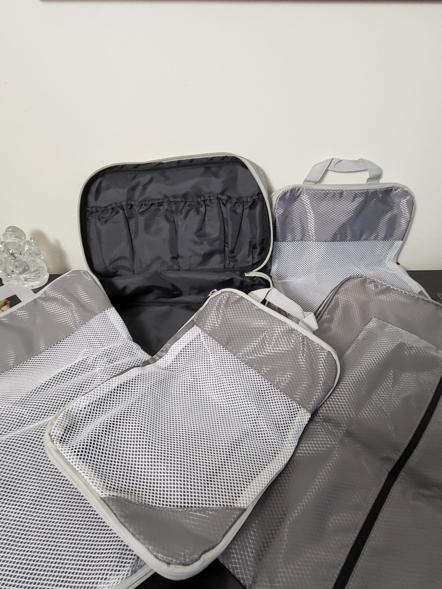 JJON2 - Grey expandable comestic bag + travel set (see last photo)