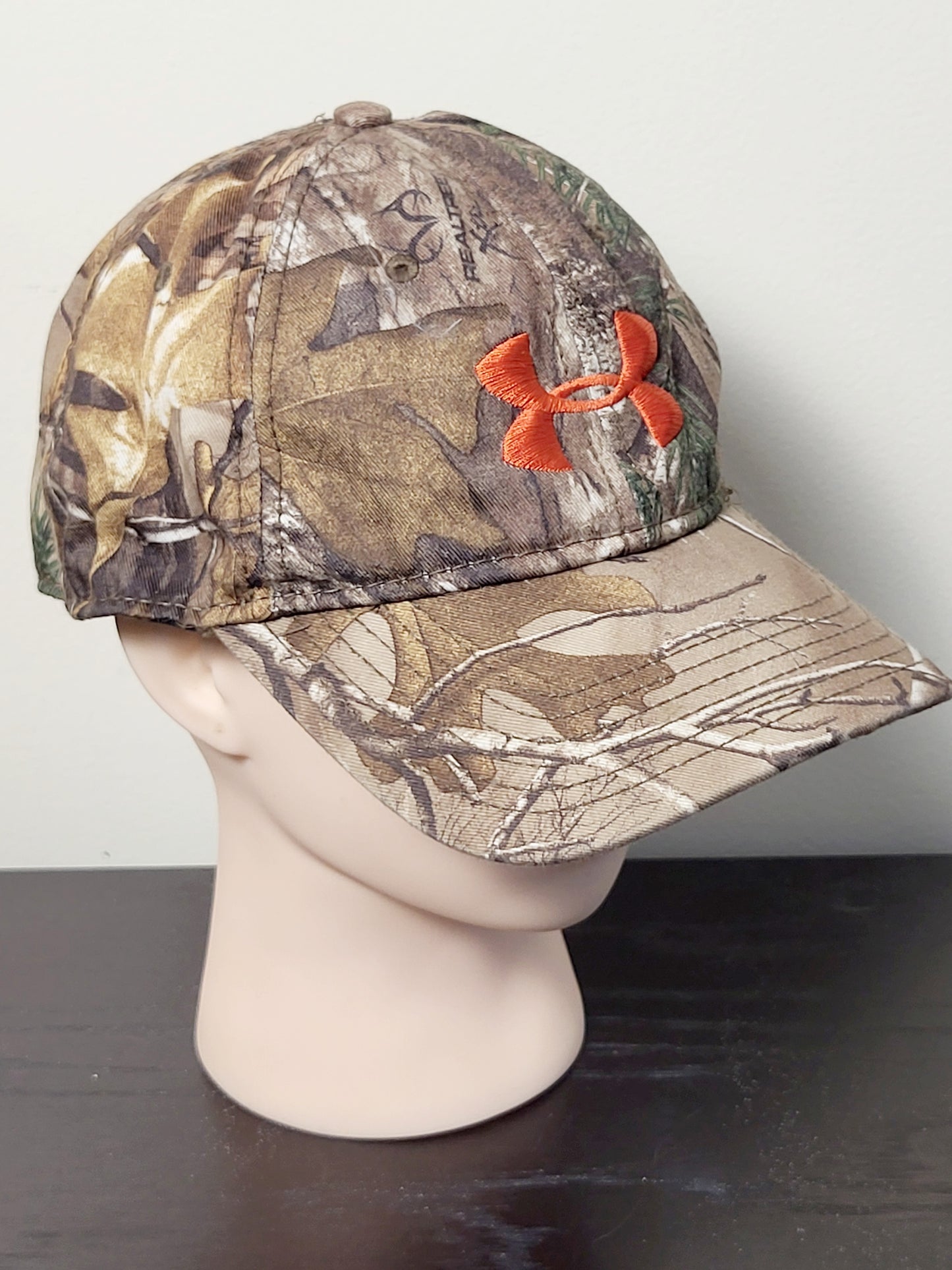 JJON2 - Under Armour camouflage snapbackcap. One size fits all