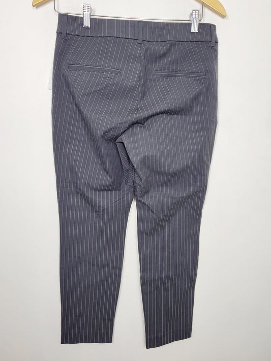 DOKN - NEW - Old Navy grey striped high rise Pixie pant. Size 6 PETITE