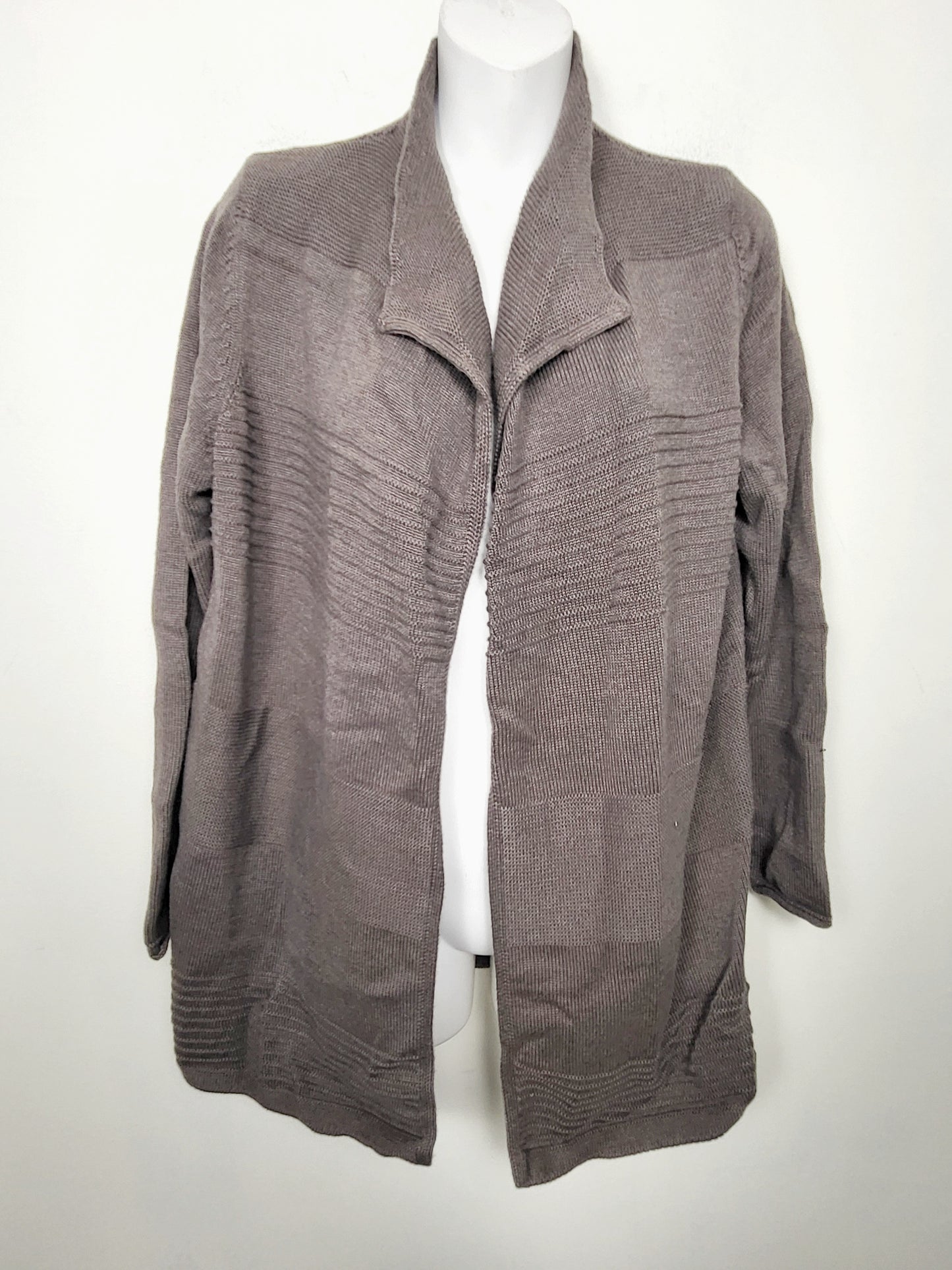 AGLL2 - Olsen Europe textured open cardigan sweater. Size 8