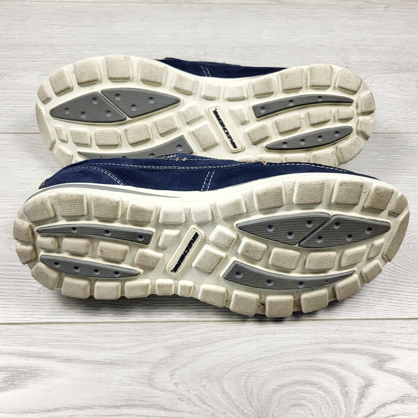 Skechers navy slip-on Tevin boat shoes. Men's size 9